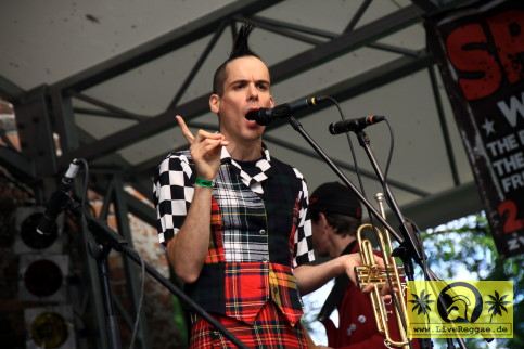 Beer Beer Orchestra (F) 14. This Is Ska Festival - Wasserburg, Rosslau 19. Juni 2010 (9).JPG